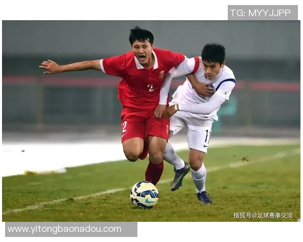 足球清晰图片展示精彩瞬间让你感受比赛的热血与激情