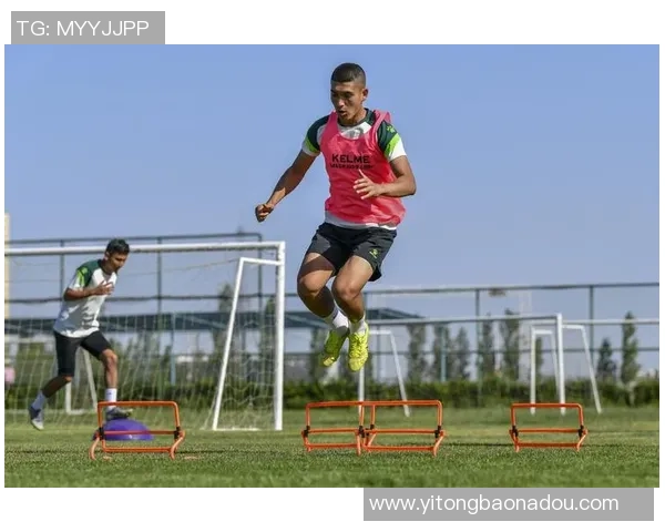 坐姿练足球提升技巧与体能的创新训练方法探讨