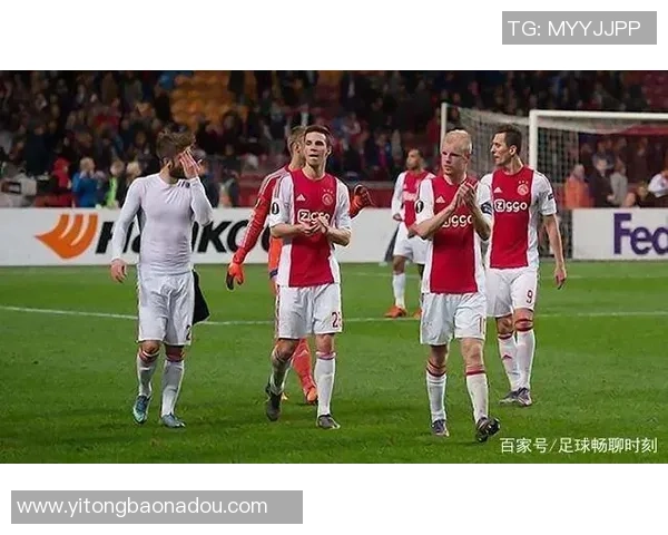 发球足球技巧解析与实战应用提升你的比赛表现与团队配合能力