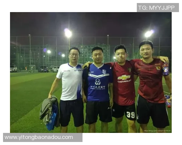 足球球员张的成长之路与职业生涯的辉煌成就分析